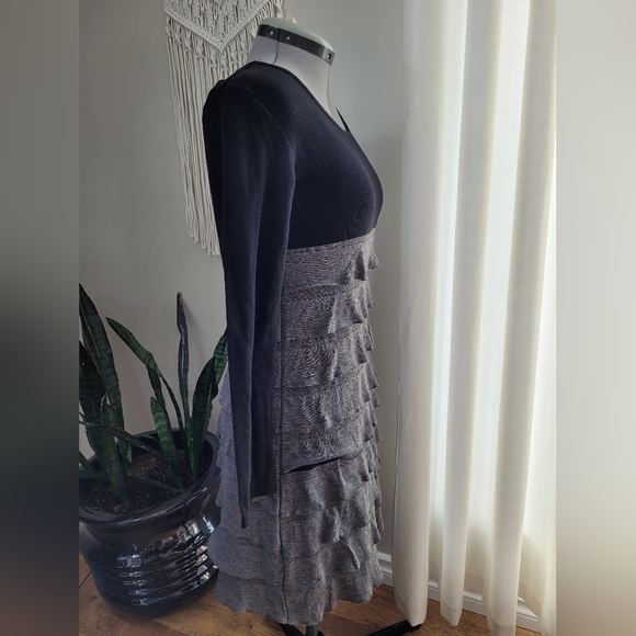 Papillon black a grey ruffle dress size medium - Picture 5 of 9